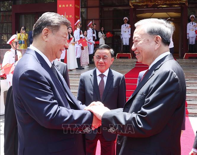 Tổng Bí thư Tô Lâm chia tay Tổng Bí thư, Chủ tịch nước Trung Quốc Tập Cận Bình. Ảnh: Thống Nhất - TTXVN
