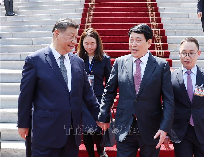 Chủ tịch nước Lương Cường tiễn Tổng Bí thư, Chủ tịch nước Trung Quốc Tập Cận Bình. Ảnh: Lâm Khánh - TTXVN