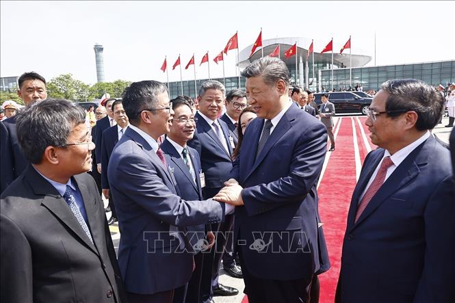 Đồng chí Phạm Minh Chính, Ủy viên Bộ Chính trị, Thủ tướng Chính phủ chủ trì lễ tiễn Tổng Bí thư, Chủ tịch nước Trung Quốc Tập Cận Bình tại Sân bay quốc tế Nội Bài. Ảnh: Doãn Tấn – TTXVN