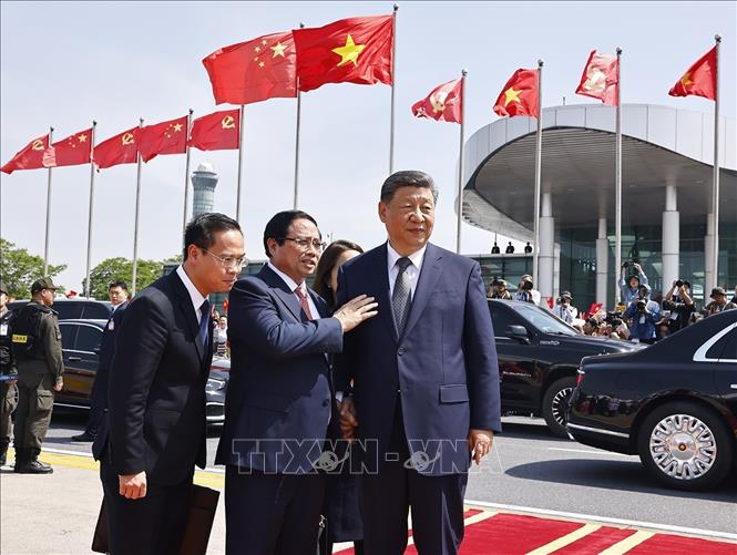Đồng chí Phạm Minh Chính, Ủy viên Bộ Chính trị, Thủ tướng Chính phủ tiễn Tổng Bí thư, Chủ tịch nước Trung Quốc Tập Cận Bình tại Sân bay quốc tế Nội Bài. Ảnh: Doãn Tấn – TTXVN