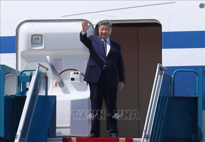 General Secretary and President of China Xi Jinping at the Noi Bai International Airport. VNA Photo: Doãn Tấn 