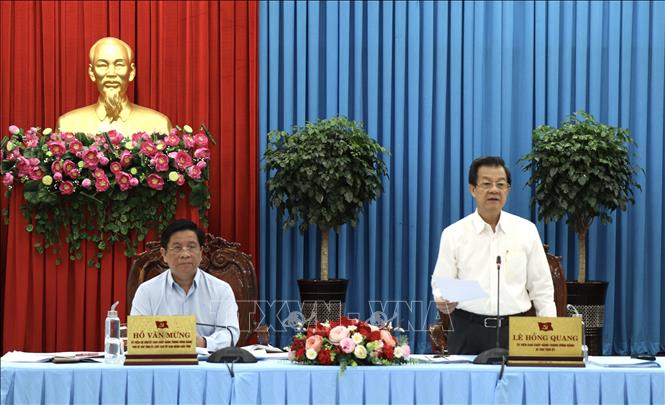 Ông Lê Hồng Quang, Ủy viên Ban Chấp hành Trung ương Đảng, Bí thư Tỉnh ủy An Giang phát biểu tại hội nghị. Ảnh: Thanh Sang - TTXVN