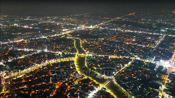 Quận Ninh Kiều, thành phố Cần Thơ về đêm. Ảnh: Thanh Liêm - TTXVN