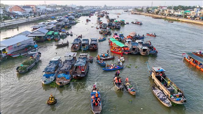 Chợ nổi Cái Răng nằm trên sông Cần Thơ, thuộc quận Cái Răng, thành phố Cần Thơ. Ảnh: Thanh Liêm - TTXVN