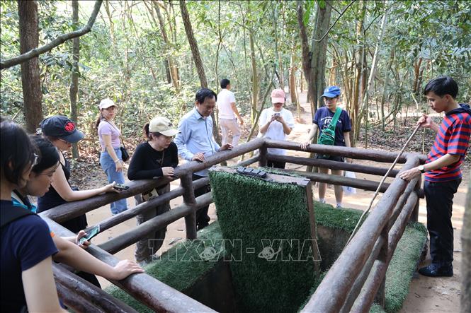 Hầm chông là một trong những vũ khí mà quân và dân ta sử dụng trong thời kháng chiến. Ảnh: Thu Hương - TTXVN