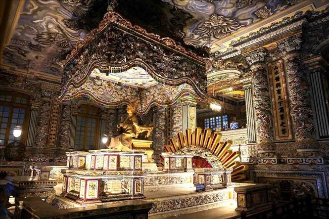 Bronze gilded statue of Emperor Khai Dinh sitting was casted on a 1: 1 scale in France in 1922. VNA Photo