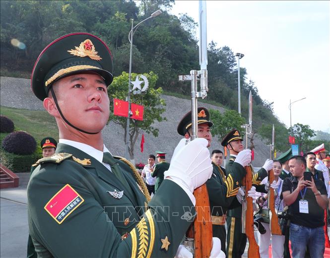 Đội danh dự Quân Giải phóng nhân dân Trung Quốc tại lễ đón Đại tướng, Bộ trưởng Quốc phòng Phan Văn Giang và đoàn Việt Nam sang giao lưu. Ảnh: Trọng Đức - TTXVN 