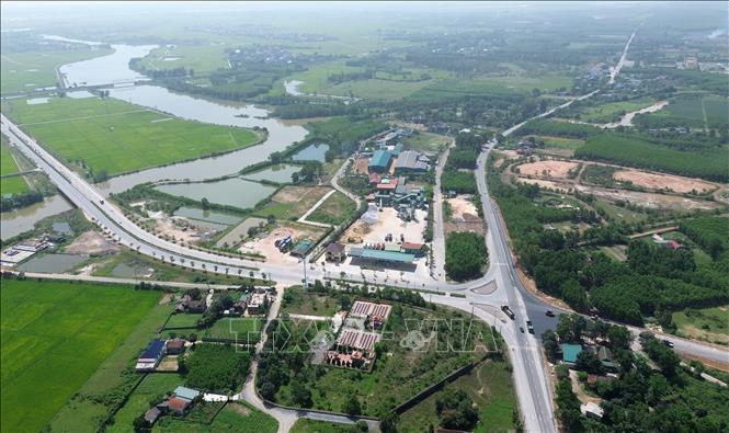 Nút giao Nhật Lệ 2 (thành phố Đồng Hới) với đường Hồ Chí Minh đã hoàn thiện. Ảnh: Quốc Khánh – TTXVN