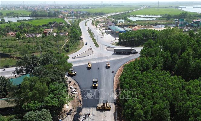 Nút giao Nhật Lệ 2 nối thành phố Đồng Hới với đường Hồ Chí Minh đã hoàn thiện. Ảnh: Quốc Khánh – TTXVN