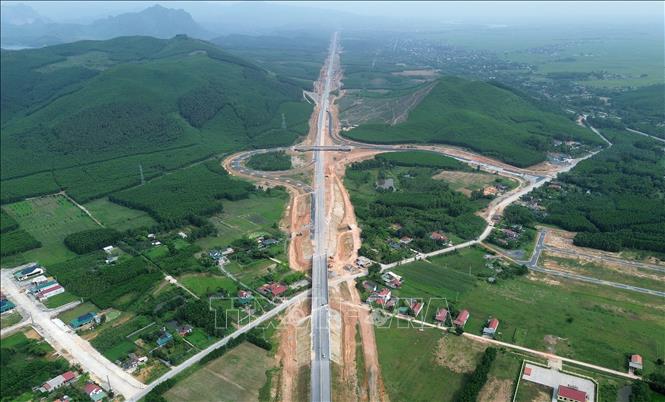 Nút giao với Quốc lộ 9B là đoạn cuối cùng của tuyến, tiếp giáp với dự án thành phần Vạn Ninh – Cam Lộ, tỉnh Quảng Trị. Ảnh: Quốc Khánh – TTXVN