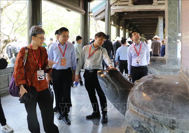 Đoàn tham quan Chùa Bái Đính, huyện Gia Viễn, tỉnh Ninh Bình. Ảnh: Thùy Dung - TTXVN