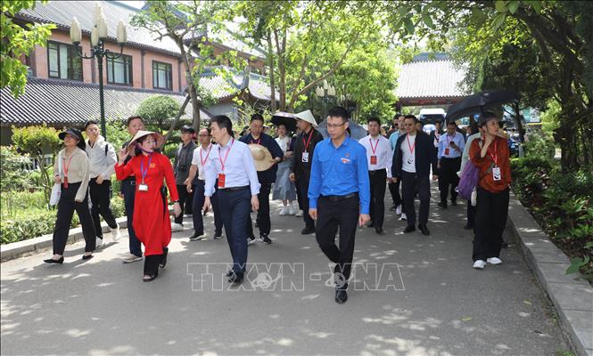 Đoàn tham quan Chùa Bái Đính, huyện Gia Viễn, tỉnh Ninh Bình. Ảnh: Thùy Dung - TTXVN
