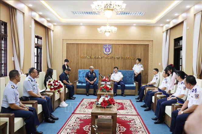 The Vietnam Coast Guard Region 2 Command welcomes the Philippine dêlgation. VNA Photo: Đoàn Hữu Trung