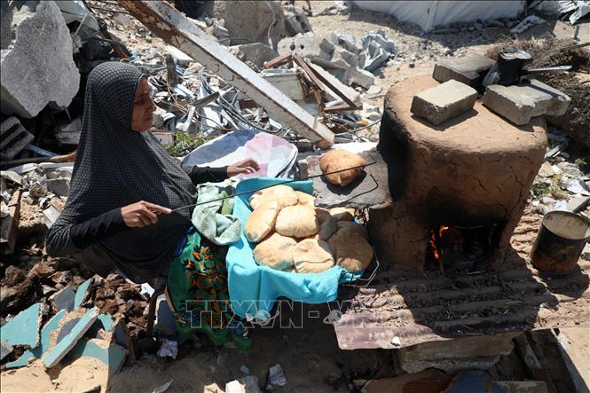 Người dân Palestine tại trại tị nạn ở Gaza. Ảnh: THX/TTXVN