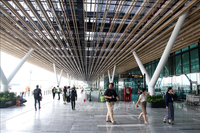  Khu vực sảnh phía trước các lối vào ga đi của Nhà ga hành khách T3. Ảnh: Tiến Lực - TTXVN