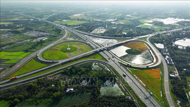 Interchange on the Ho Chi Minh City – Trung Luong Expressway as it enters Tien Giang province. VNA Photo: Vũ Sinh