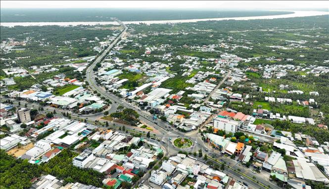 National Highway 60 running through Ben Tre city, leading from Ben Tre province to Tra Vinh province. VNA Photo: Vũ Sinh
