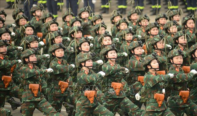 Khối nữ sĩ quan thông tin tham gia tập luyện. Ảnh: Mạnh Linh-TTXVN