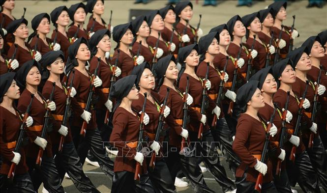 Khối nữ dân quân miền Bắc tham gia luyện tập. Ảnh: Mạnh Linh-TTXVN
