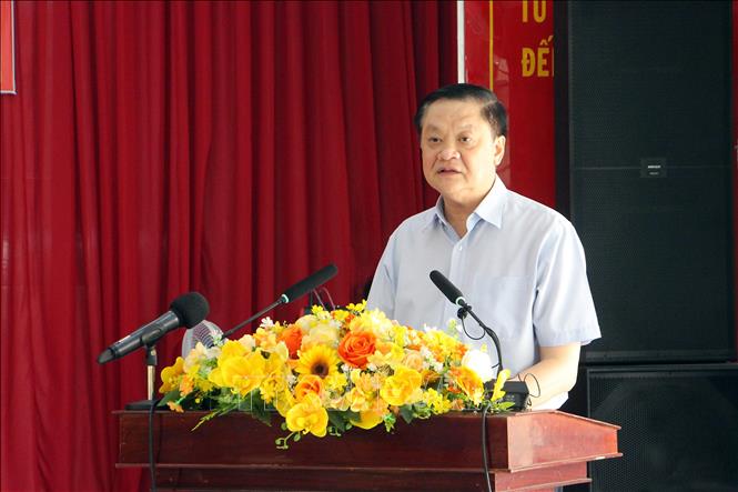 Phó Chủ tịch UBND thành phố Cần Thơ Dương Tấn Hiển phát biểu tại buổi tiếp xúc cử tri. Ảnh: Trung Kiên - TTXVN