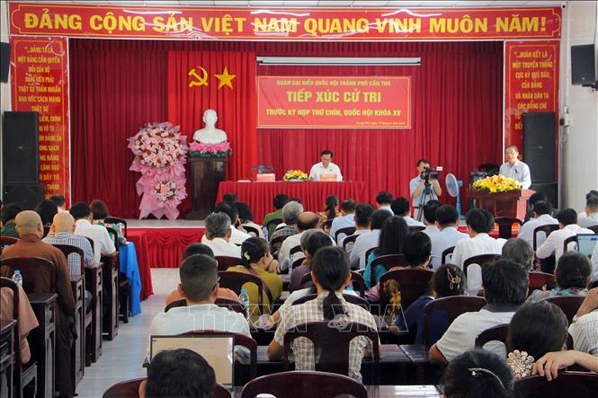 Quang cảnh buổi tiếp xúc cử tri tại phường Hưng Phú, quận Cái Răng. Ảnh: Trung Kiên - TTXVN