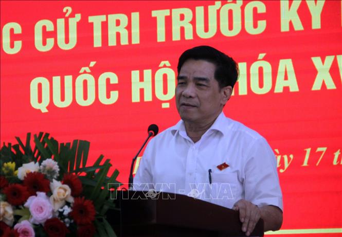 Ông Lê Văn Dũng, Trưởng Đoàn đại biểu Quốc Hội, Chủ tịch Ủy ban nhân dân tỉnh Quảng Nam phát biểu tại buổi tiếp xúc với cử tri huyện Phú Ninh. Ảnh: Trịnh Bang Nhiệm - TTXVN 