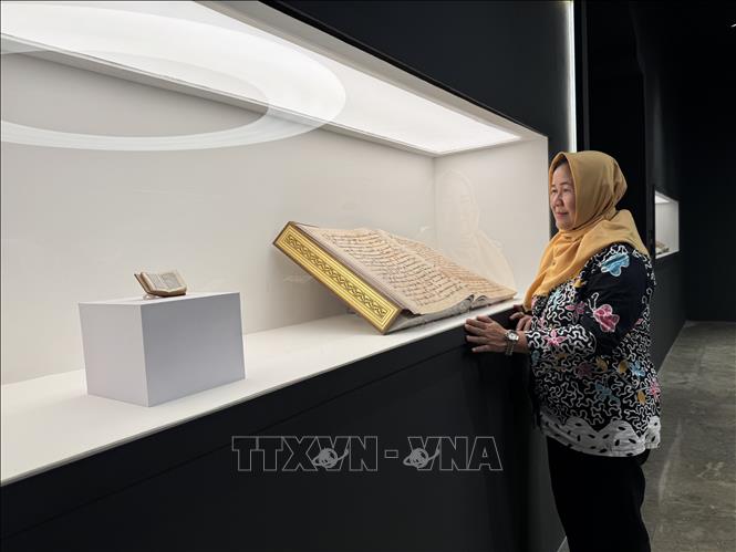 Kinh Qur’an được trưng bày tại triển lãm. Ảnh: Đỗ Quyên-P/v TTXVN tại Indonesia 