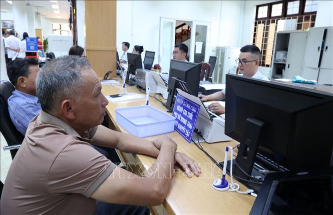 Tháng 3/2025, Chi nhánh Văn phòng Đăng ký đất đai thành phố Buôn Ma Thuột đã tiếp nhận 6.156 hồ sơ thủ tục hành chính về đất đai, tăng 36% so với tháng 3/2024. Ảnh: Hoài Thu – TTXVN