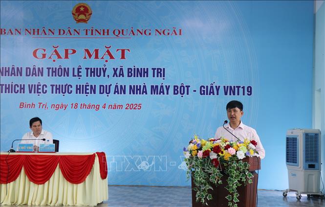 Phó Tổng Giám đốc Công ty Cổ phần bột - giấy VNT19 Nguyễn Đức Hữu cam kết đảm bảo môi trường trong quá trình nhà máy đi vào hoạt động. Ảnh: Phạm Cường-TTXVN