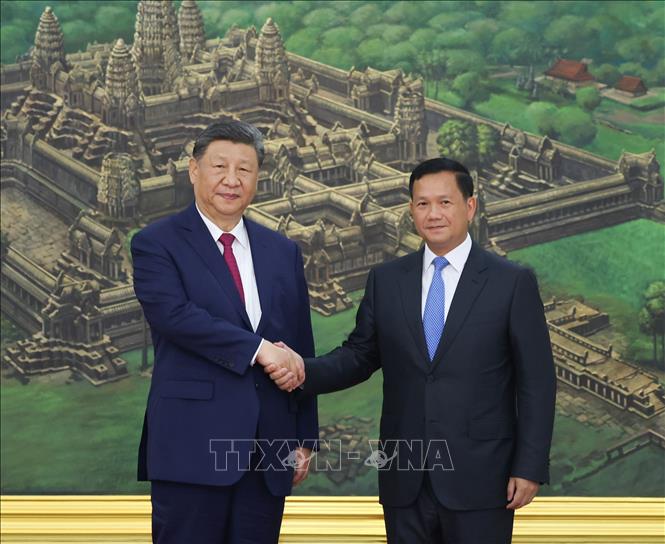 Thủ tướng Chính phủ Hoàng gia Campuchia Samdech Thipadei Hun Manet (phải) và Chủ tịch Trung Quốc Tập Cận Bình tại cuộc gặp ở Phnom Penh, Campuchia, ngày 17/4/2025. Ảnh: THX/TTXVN
