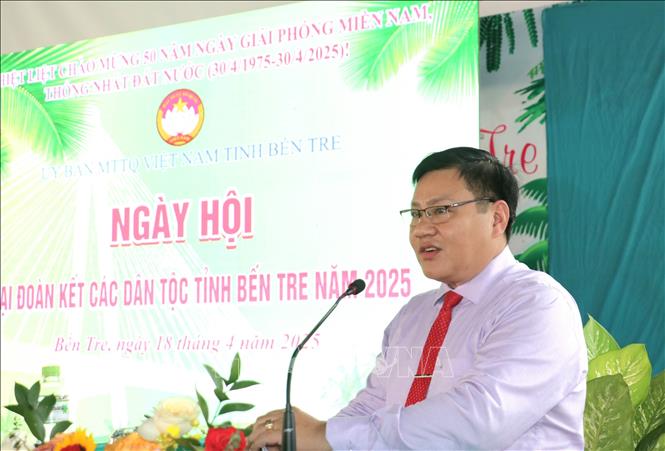 Phó Chủ tịch Thường trực Ủy ban MTTQ Việt Nam tỉnh Bến Tre Nguyễn Văn Đảm phát biểu tại Ngày hội. Ảnh: Chương Đài - TTXVN 