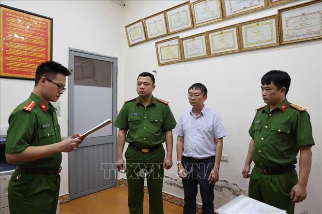 Bắt và khám xét khẩn cấp lãnh đạo Trung tâm kiểm định kỹ thuật an toàn khu vực II tại thành phố Hồ Chí Minh. Ảnh: TTXVN phát