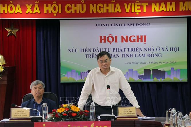 Phó Chủ tịch UBND tỉnh Lâm Đồng Võ Ngọc Hiệp khẳng định tỉnh Lâm Đồng chỉ giao mặt bằng sạch cho các nhà đầu tư nhà ở xã hội. Ảnh: Chu Quốc Hùng - TTXVN
