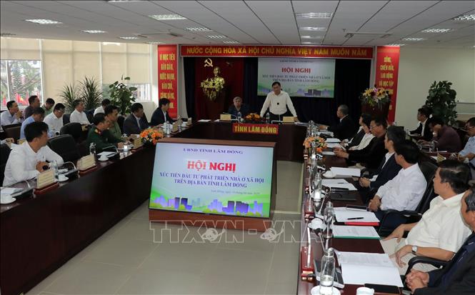 14 doanh nghiệp, nhà đầu tư đến từ nhiều tỉnh, thành trong cả nước có nhu cầu đầu tư xây dựng nhà ở xã hội trên địa bàn tỉnh Lâm Đồng tham dự hội nghị. Ảnh: Chu Quốc Hùng - TTXVN
