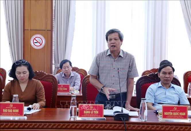 Chủ nhiệm Ủy ban kiểm tra Tỉnh ủy Phú Yên Đặng Lê Tiến góp ý, cho ý kiến về Dự thảo Đề án sắp xếp đơn vị hành chính cấp tỉnh và các nội dung khác. Ảnh: Hoài Thu – TTXVN
