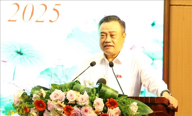 Chủ tịch UBND thành phố Hà Nội Trần Sỹ Thanh phát biểu tại buổi tiếp xúc cử tri. Ảnh: Quốc Lũy - TTXVN.