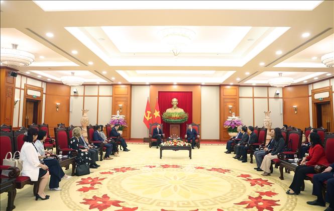Party General Secretary To Lam receives Warburg Pincus CEO Jeffrey David Perlman. VNA Photo: Thống Nhất