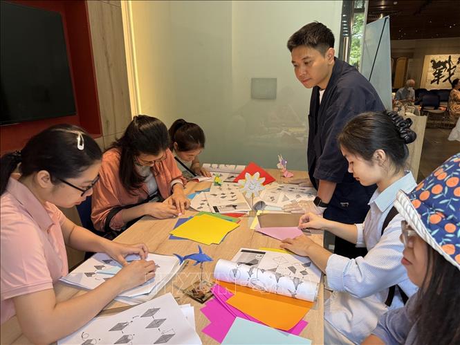 The workshop provides a unique experiential space for visitors. VNA/Photo by courtesy