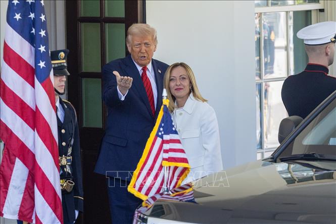 Tổng thống Mỹ Donald Trump đón Thủ tướng Italy Giorgia Meloni tại Nhà Trắng ngày 17/4/2025. Ảnh: THX/TTXVN
