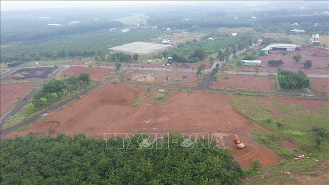 Dự án khu dân cư Ruby City chưa hoàn thiện hạ tầng, chưa được cấp cơ quan có thẩm quyền cấp phép chuyển nhượng nhưng chủ đầu tư vẫn bán cho người dân. Ảnh: TTXVN phát