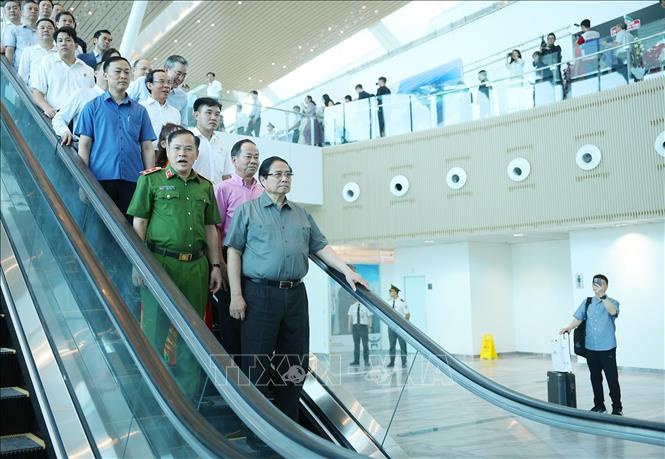 Thủ tướng Phạm Minh Chính thăm công trình Nhà ga T3 Cảng hàng không quốc tế Tân Sơn Nhất, Thành phố Hồ Chí Minh. Ảnh: Dương Giang-TTXVN 
