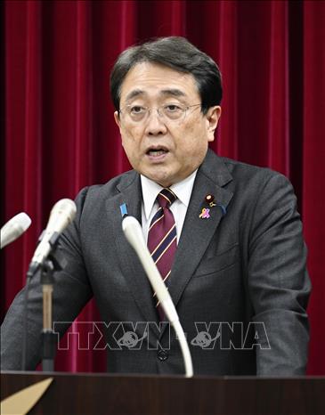 Bộ trưởng Tái thiết Kinh tế Nhật Bản Ryosei Akazawa trong cuộc họp báo tại Tokyo, sau chuyến công du Washington để đàm phán về thuế quan với các đại diện Mỹ, ngày 18/4/2025. Ảnh: Kyodo/TTXVN