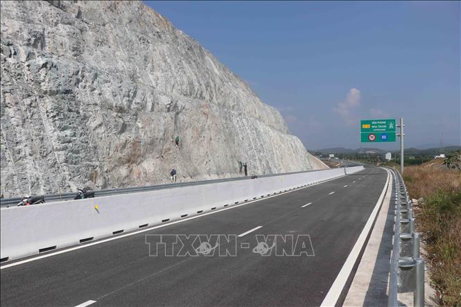 Cao tốc Nha Trang - Vân Phong góp phần phát triển kinh tế Nam Trung Bộ. Ảnh: Đặng Tuấn -TTXVN