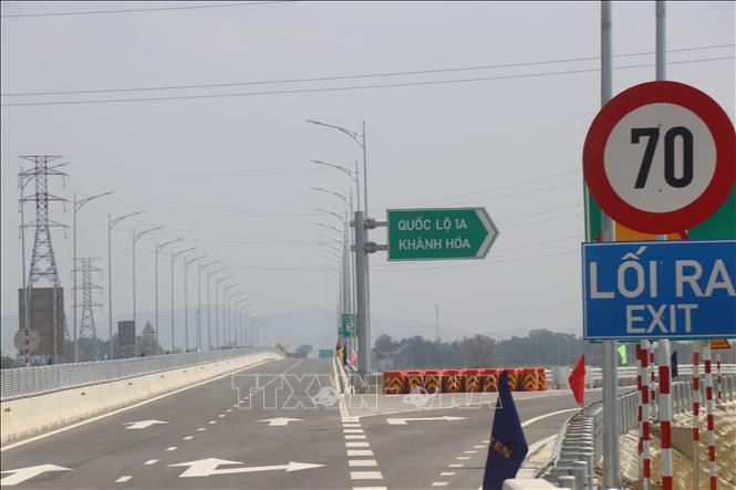 Cao tốc Nha Trang - Vân Phong góp phần phát triển kinh tế Nam Trung Bộ. Ảnh: Đặng Tuấn -TTXVN