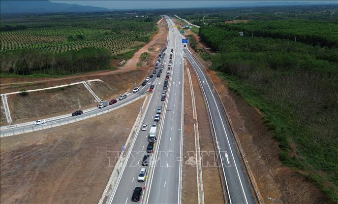 Cao tốc Bùng – Vạn Ninh (Quảng Bình) chính thức được thông xe kỹ thuật. Ảnh: Quốc Khánh - TTXVN