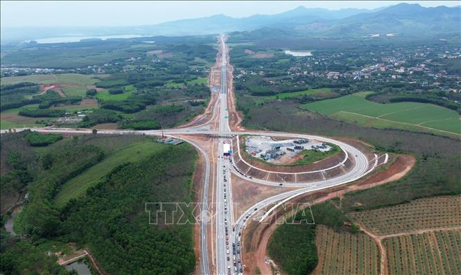 Cao tốc Bùng – Vạn Ninh (Quảng Bình) chính thức được thông xe kỹ thuật. Ảnh: Quốc Khánh - TTXVN