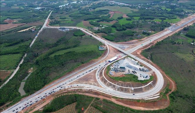 Cao tốc Bùng – Vạn Ninh (Quảng Bình) chính thức được thông xe kỹ thuật. Ảnh: Quốc Khánh - TTXVN