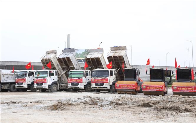 Tỉnh Ninh Bình quyết tâm hoàn thành dự án đường bộ cao tốc Ninh Bình – Hải Phòng đoạn qua Ninh Bình theo đúng tiến độ đề ra. Ảnh: Đức Phương - TTXVN