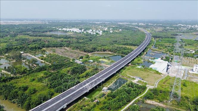 Cao tốc Bến Lức – Long Thành nhìn từ trên cao. Ảnh: Linh Sơn-TTXVN