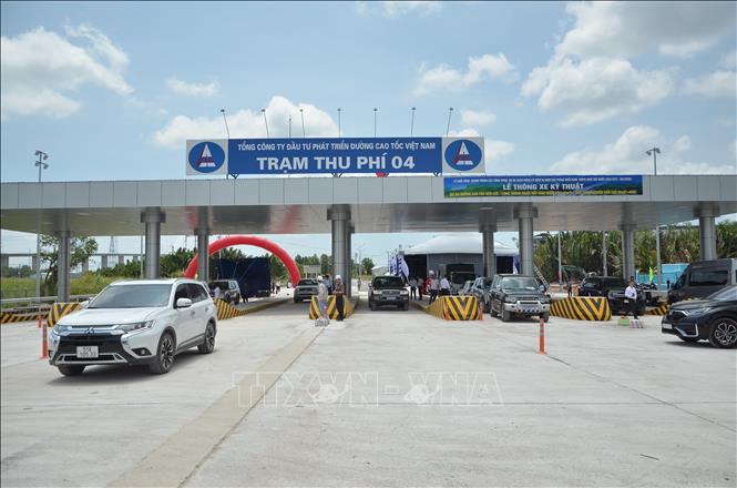 Trạm thu phí 04 trên tuyến cao tốc Bến Lức - Long Thành. Ảnh: Linh Sơn-TTXVN